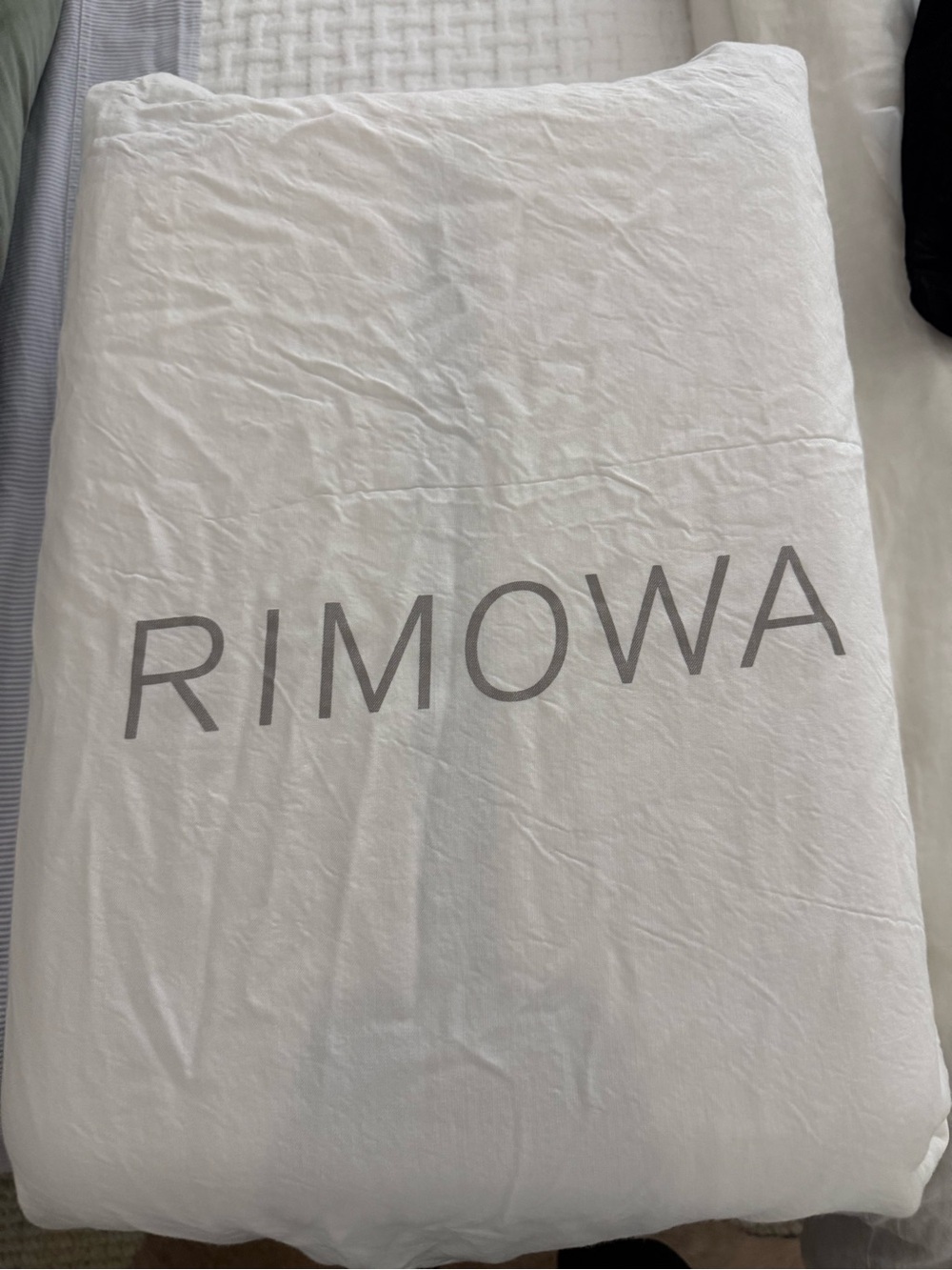 Rimowa essential lite carry on luggage - Picture 2 of 7